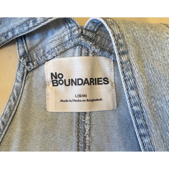 No Boundaries Baggy Overalls Women L Light Wash Blue Denim Cotton Blend NEW - Picture 3 of 8